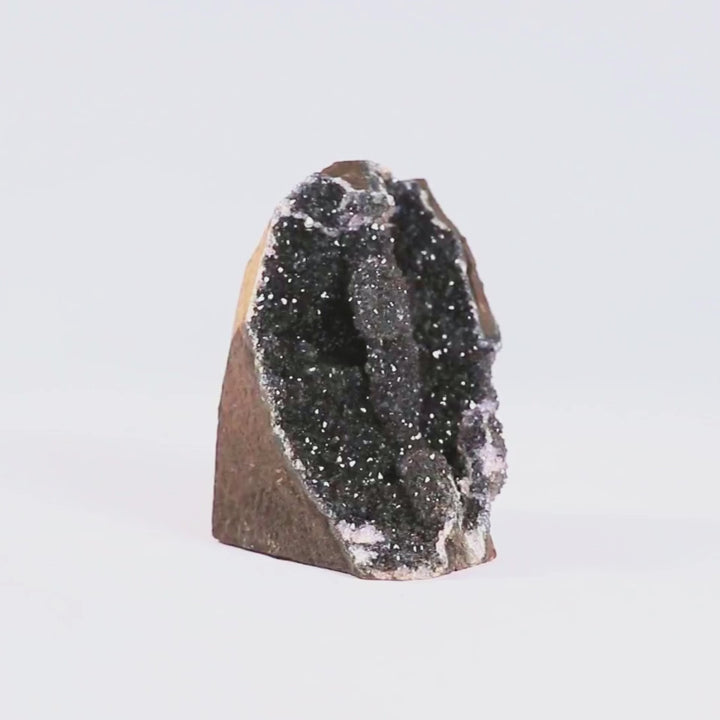 “Corona Druzy”: Geoda de amatista negra excepcional